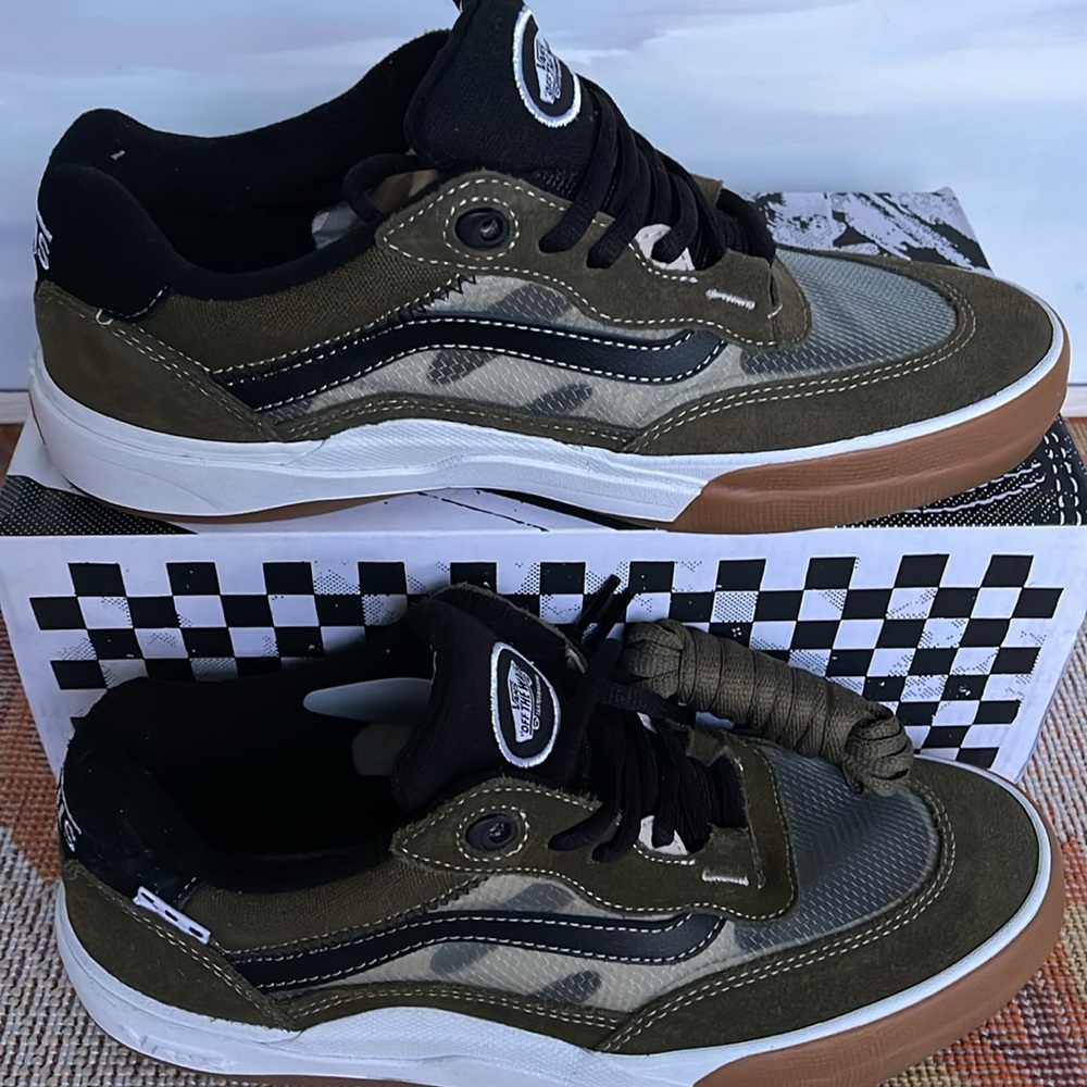 Vans Men’s Wayvee
Dark Olive
VN0A5JIADOL
Sneaker - Picture 3 of 16